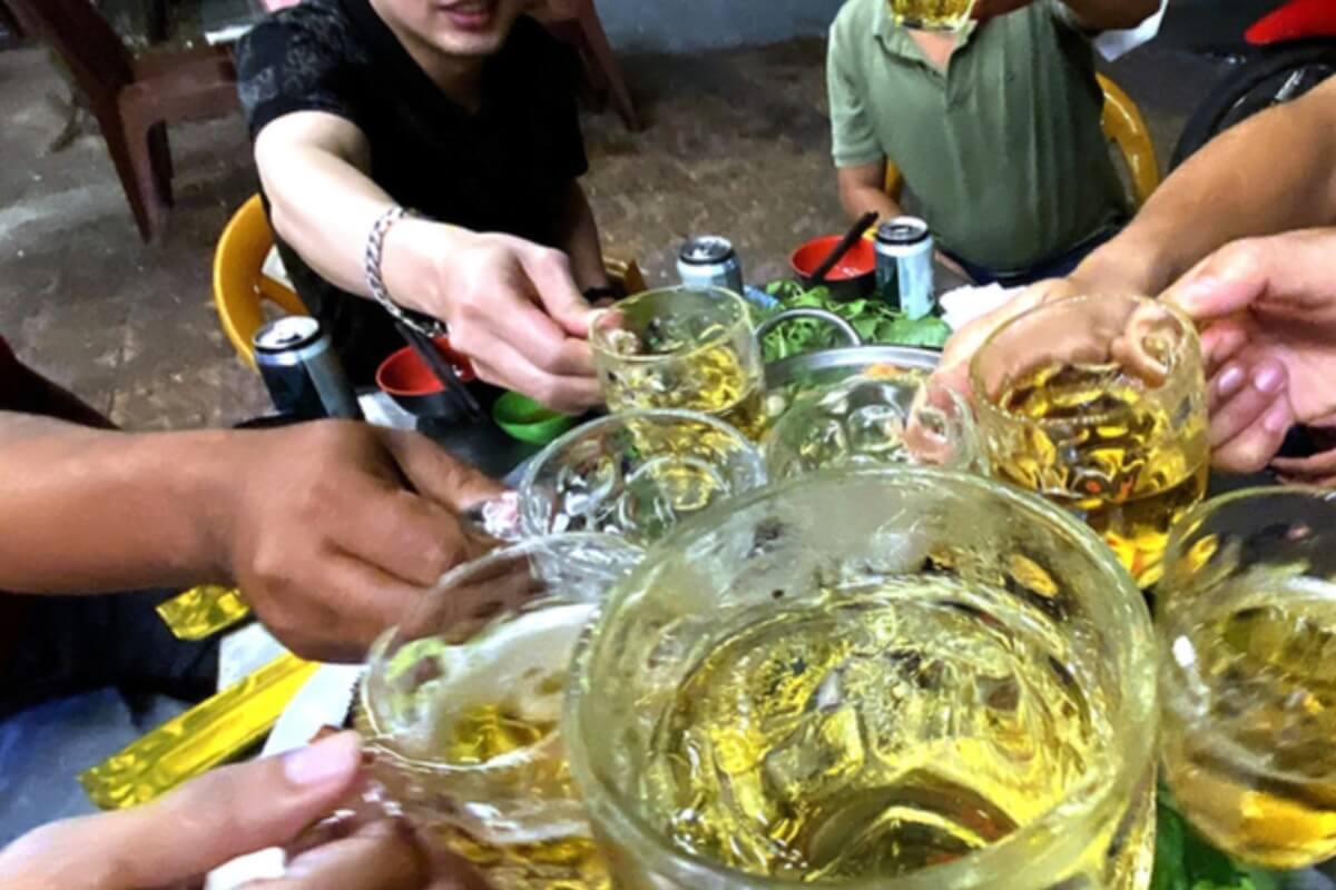 酒やタバコの税収が大幅減、不況と厳罰化が原因か
