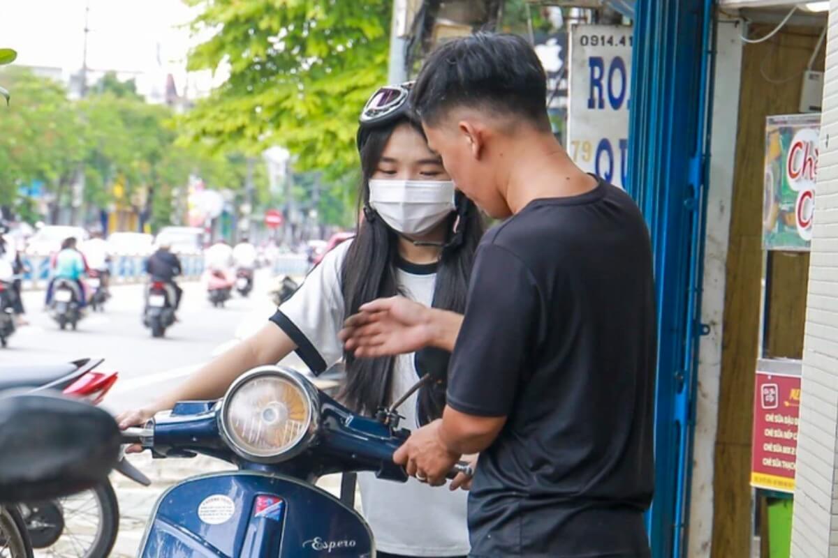 フエで発生した洪水の影響、多くのバイク修理工場が超過負荷に