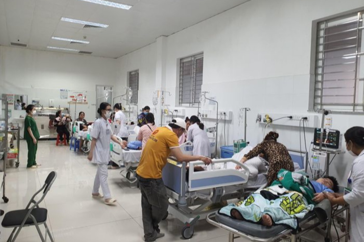 キエンザンの学校給食で食中毒、児童80人以上が病院へ搬送