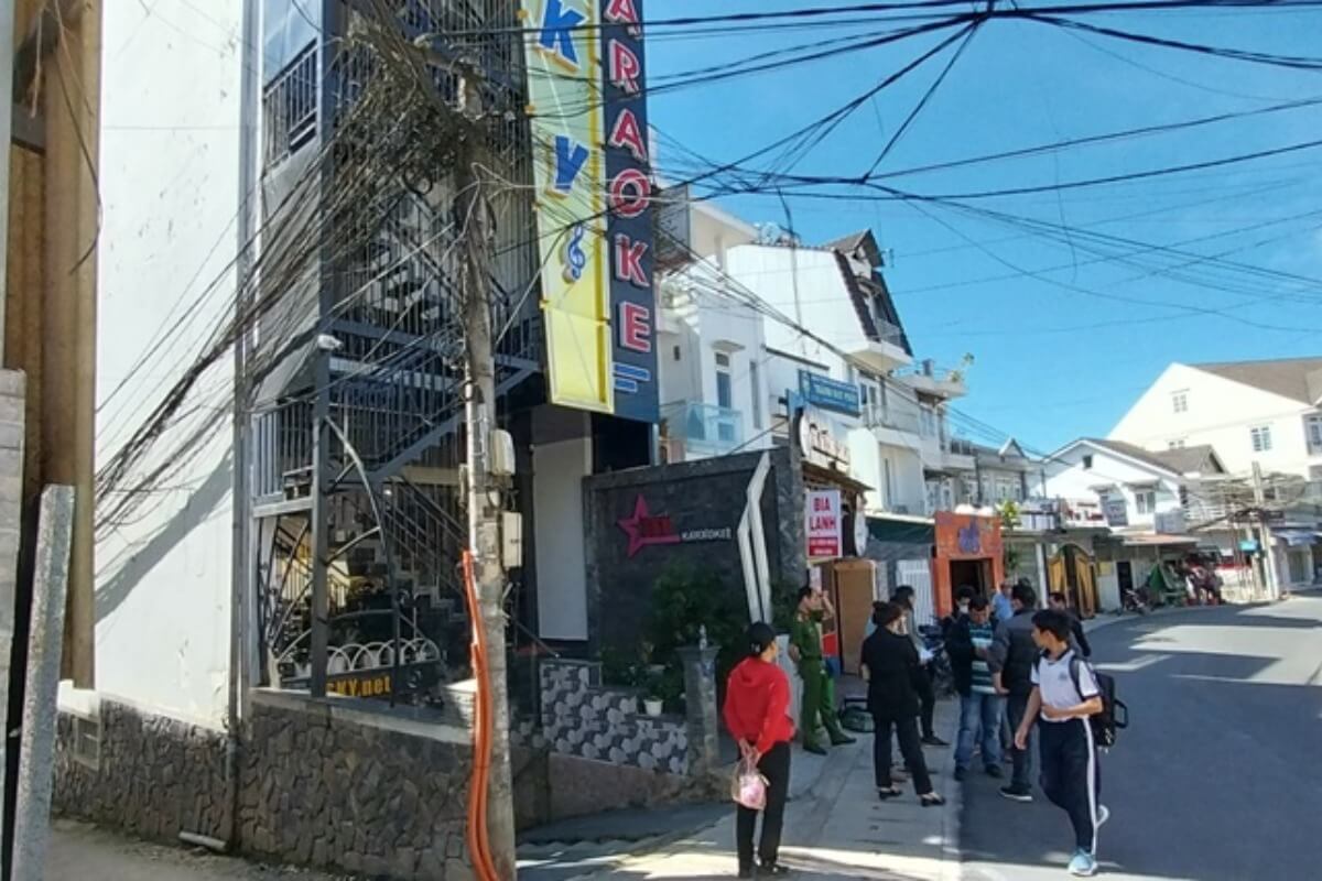 50万ドンのチップを巡るトラブル、カラオケ店で顧客が刺殺