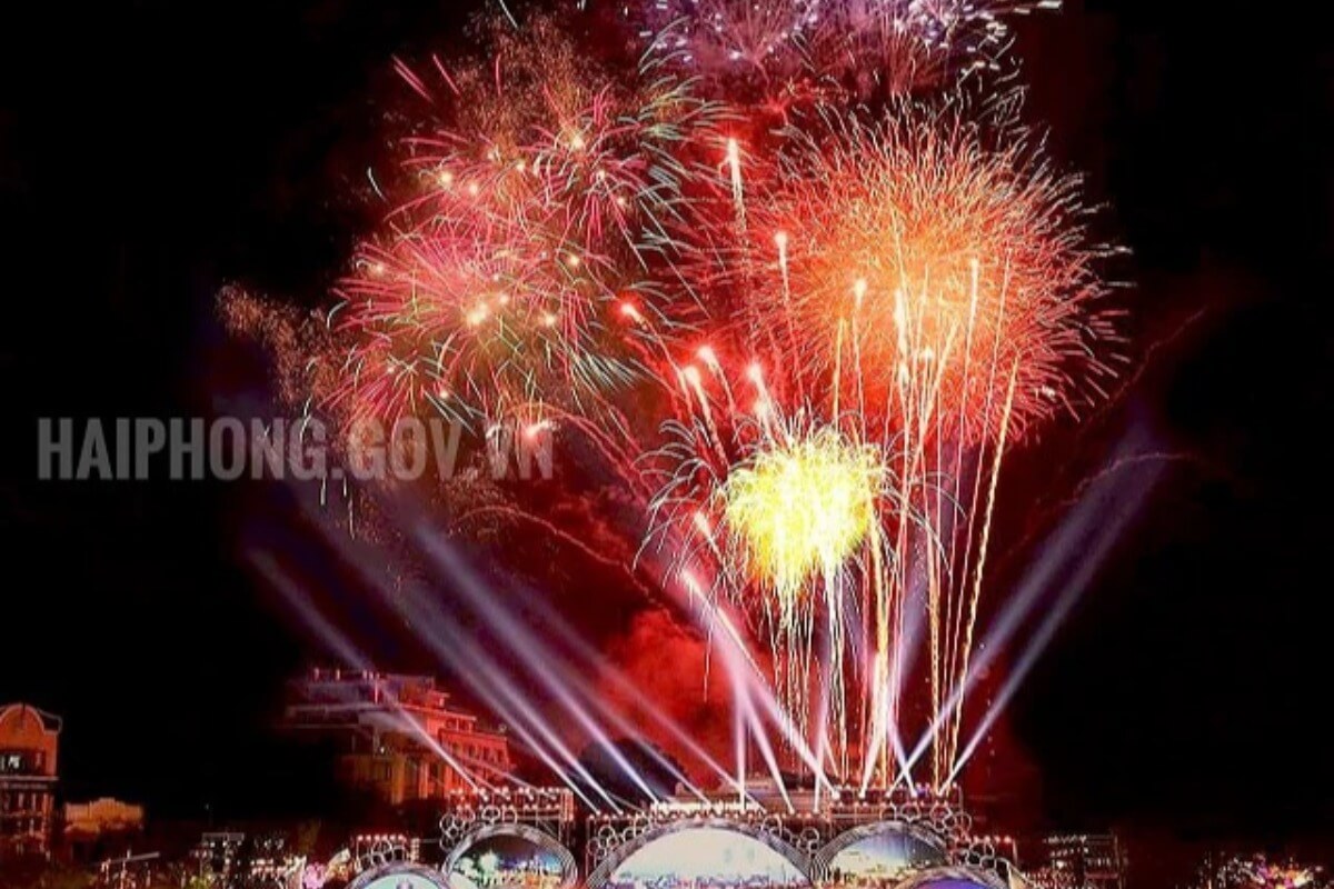 ハイフォン市で初、24年元旦に花火打ち上げ