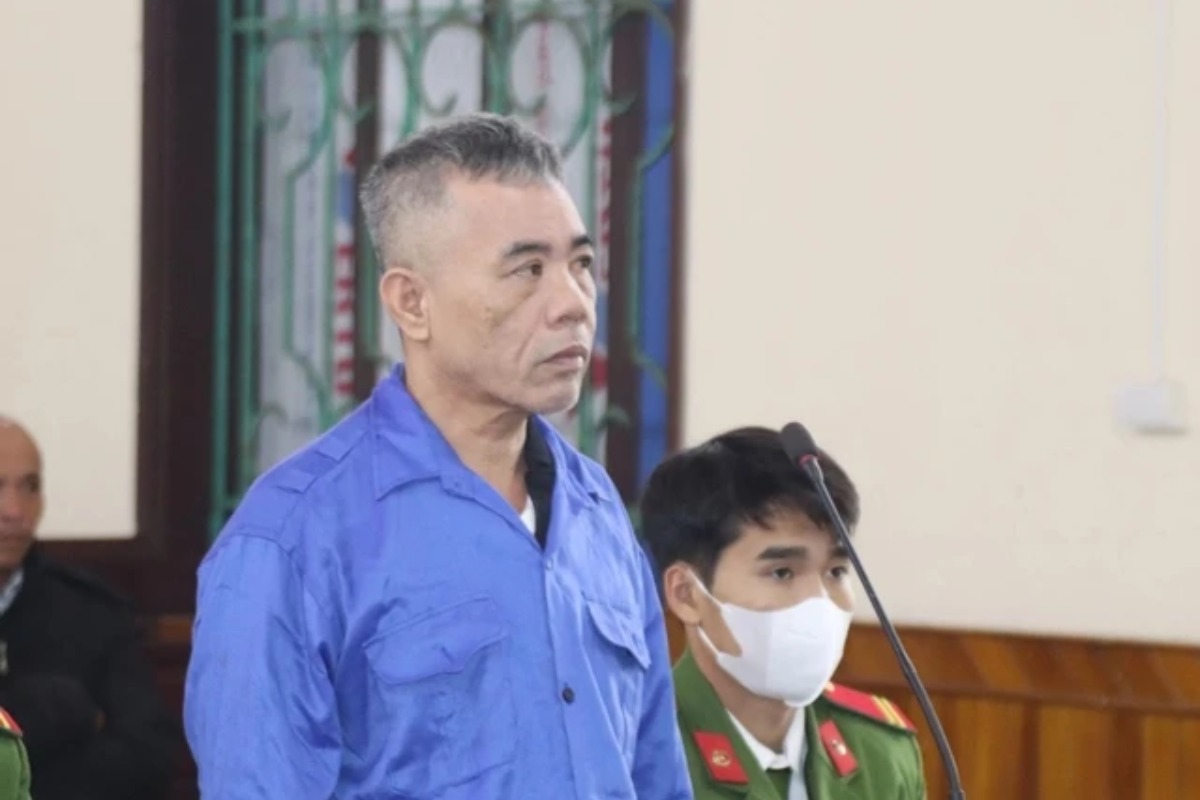 隣人が家に石を投げた、老人を殺害した男性に終身刑