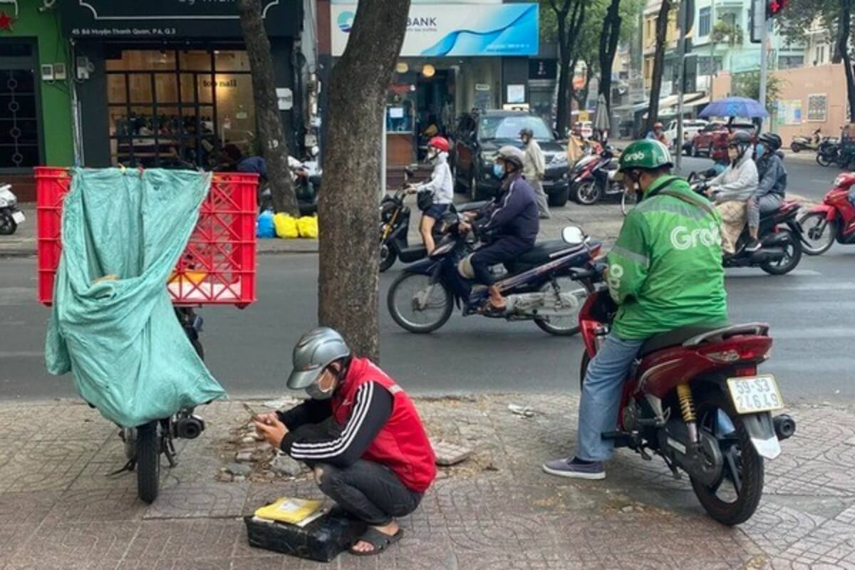 配達員が不足、テト間近に苦戦するオンラインショップ
