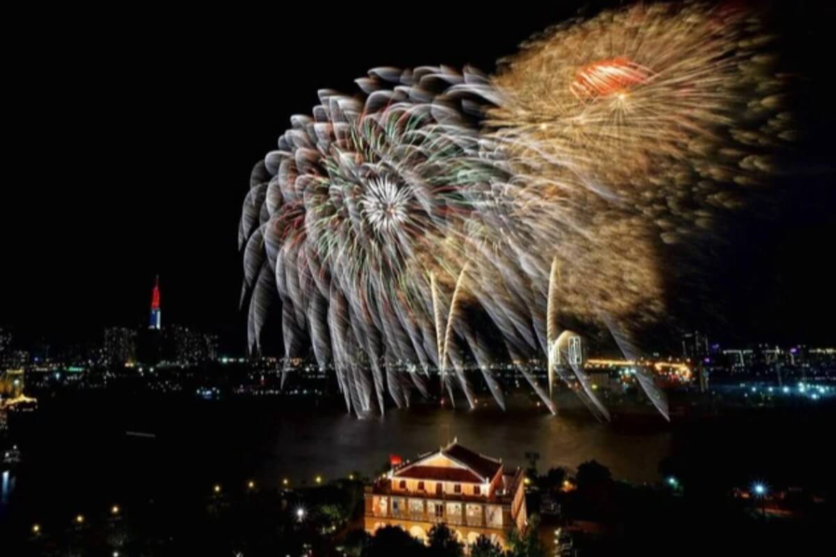 ホーチミンの新年花火が追加、計11箇所で打ち上げに