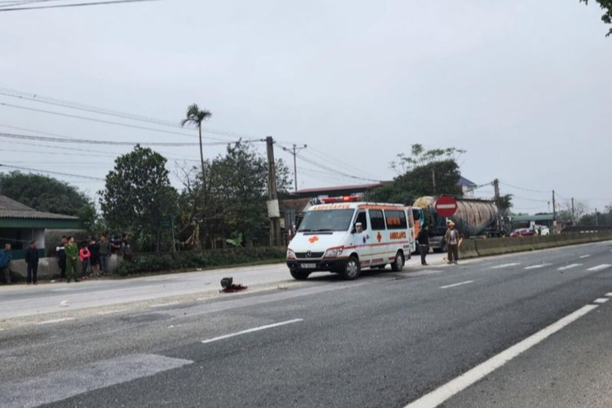 乗客バスによる交通事故、老夫婦2人が死亡