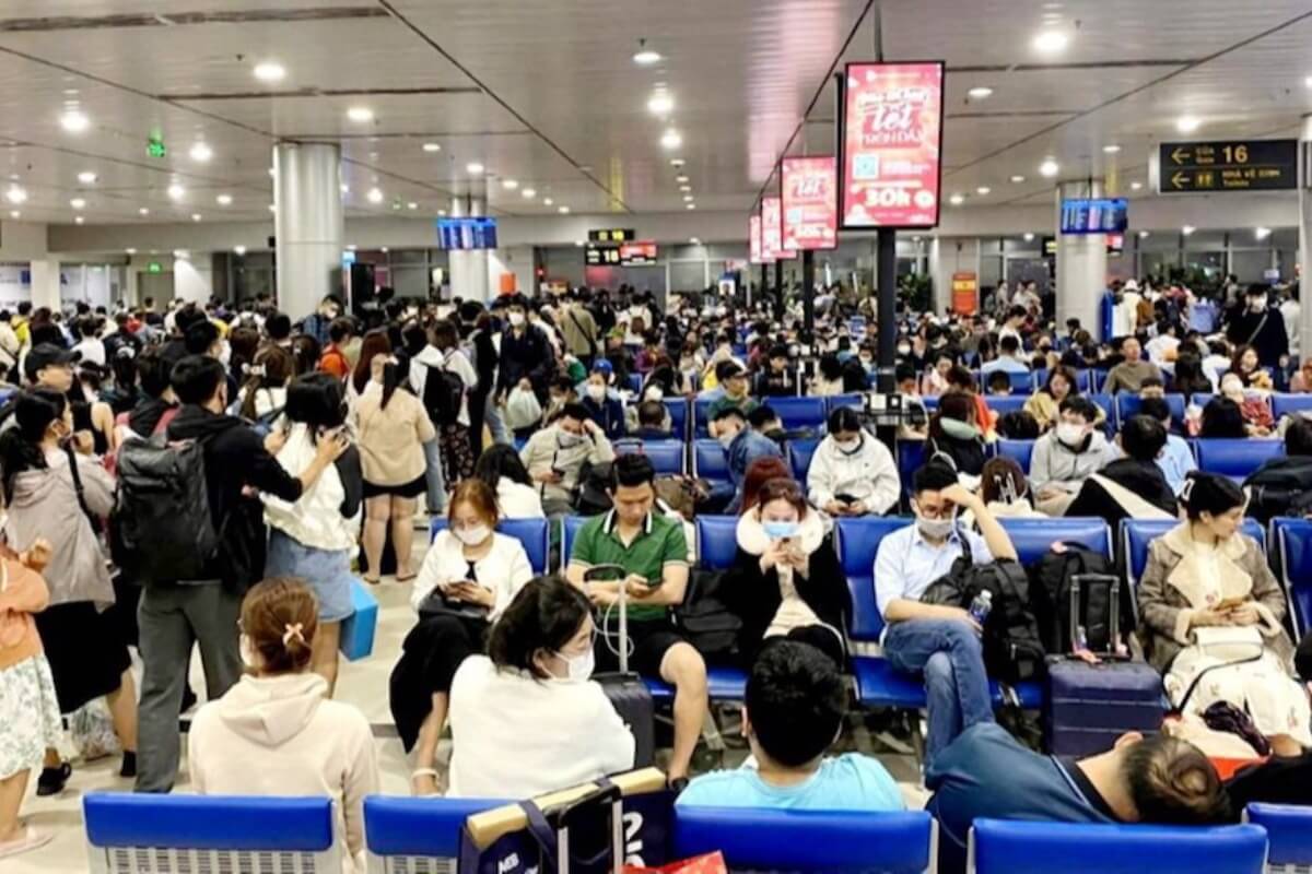 14日のタンソンニャット空港、14万8000人の利用者