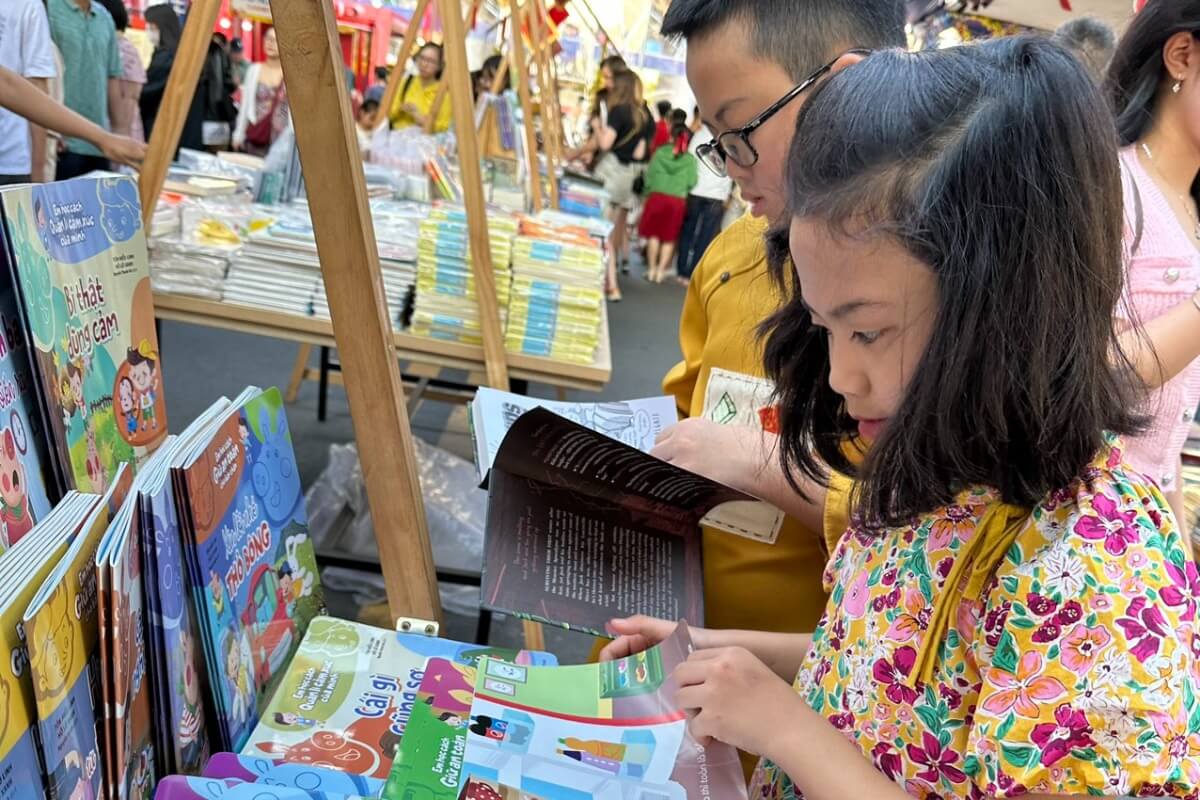 ホーチミンのテト書籍フェス、来場者100万人超・収益100億ドン超