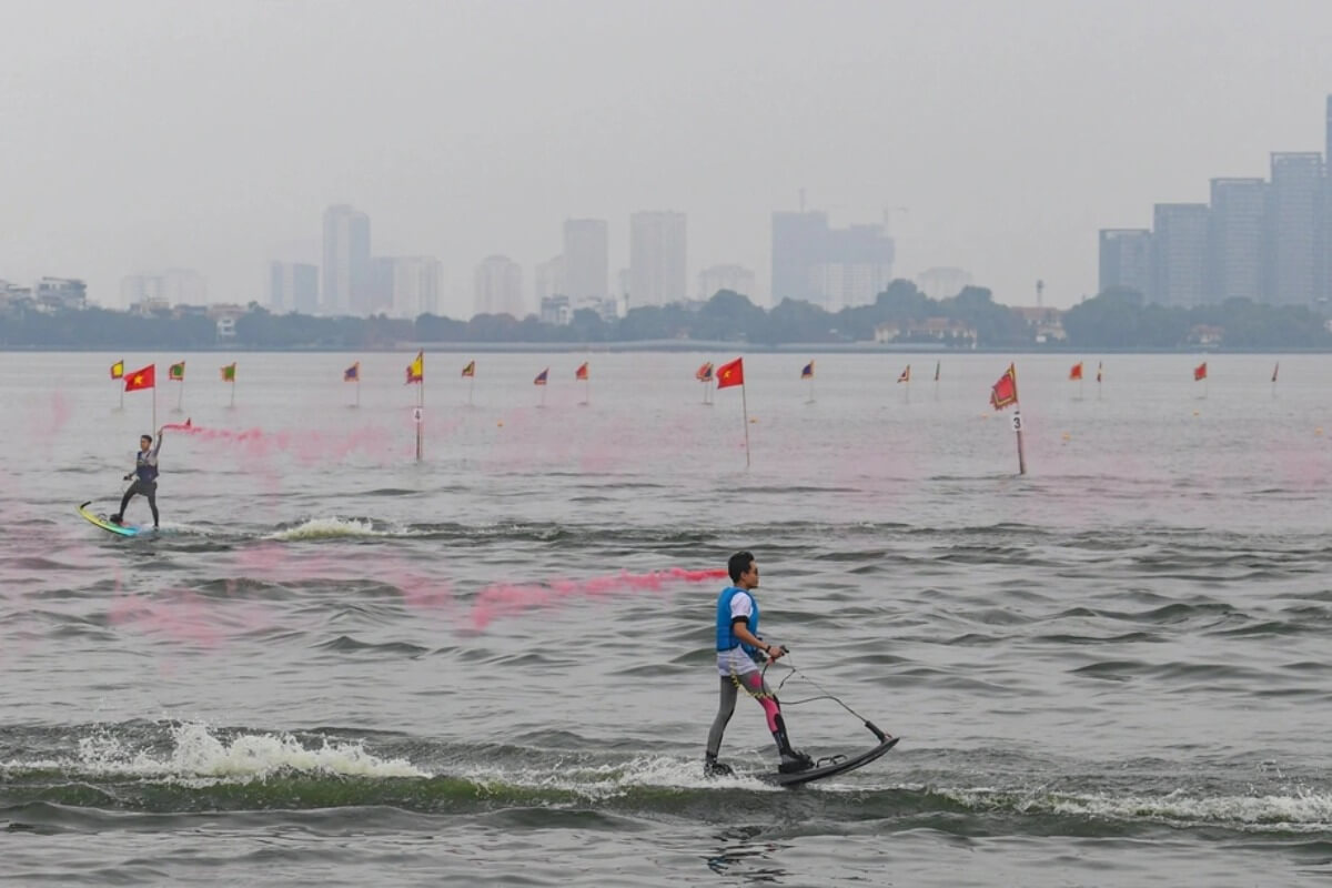 ハノイの西湖、水上ゴルフ練習場などを許可