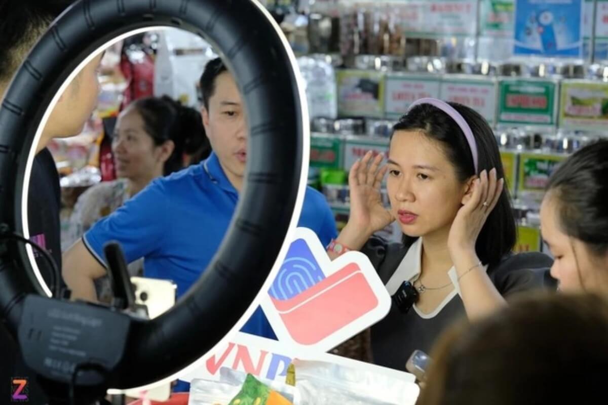 ホーチミンの伝統的な市場、ライブストリーム販売を強化