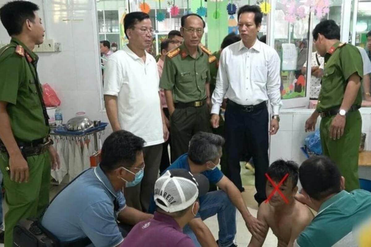 薬物中毒者が幼稚園に立てこもり、児童3人を人質に