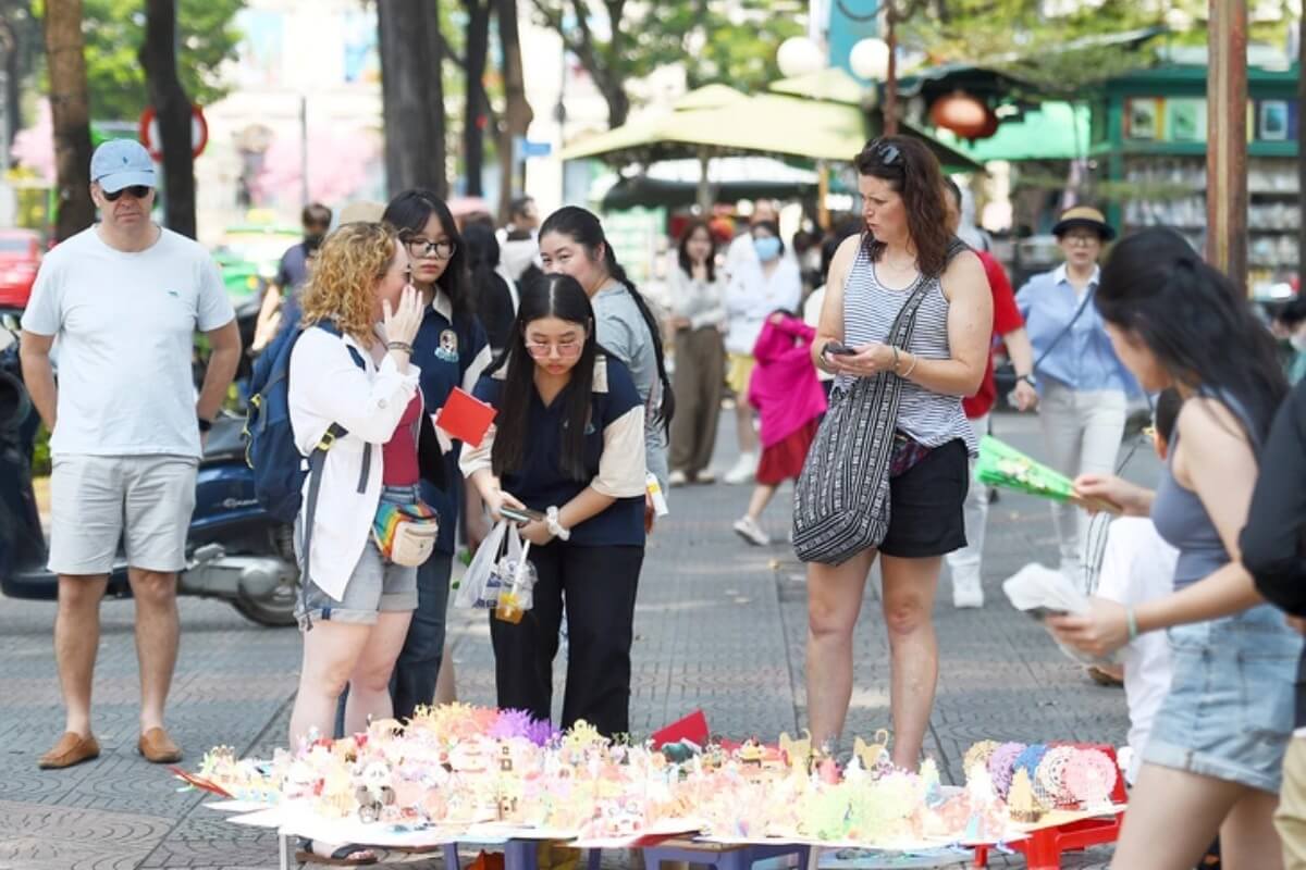 夏の観光客が低迷する恐れ、航空運賃高騰により予算超過