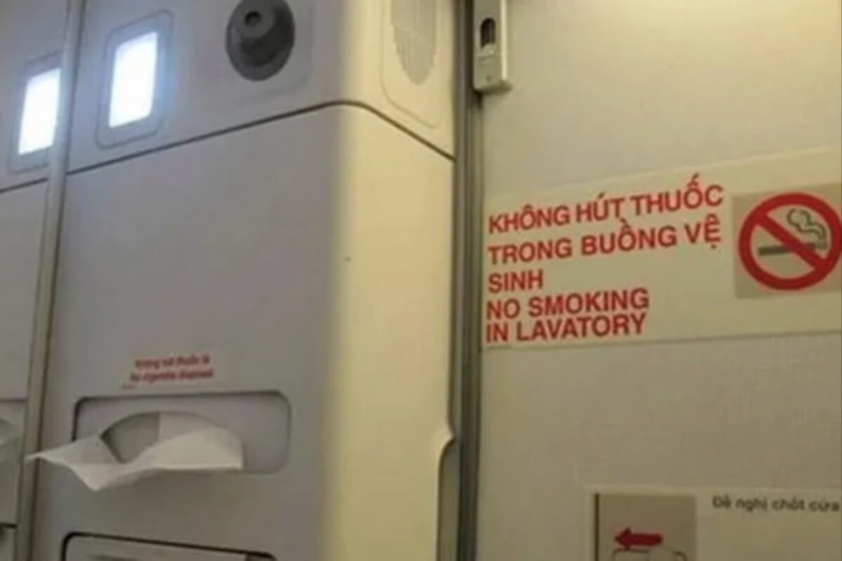飛行機のトイレ内で喫煙、外国人に400万ドンの罰金