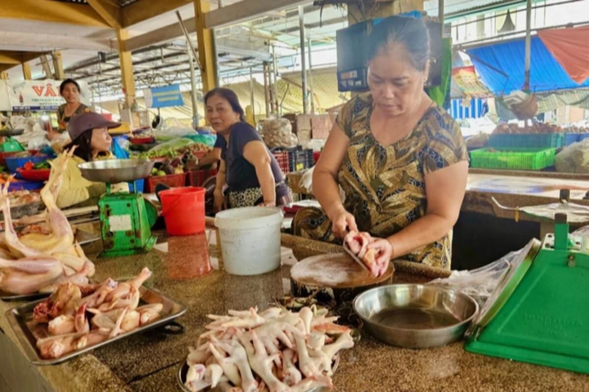 ニャチャンで相次ぐ食中毒、多数のコムガー屋が閉店