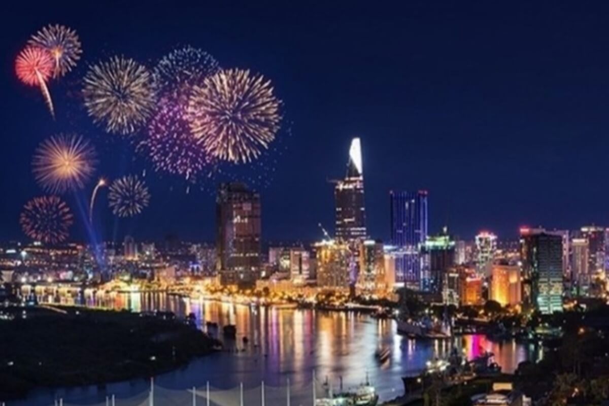 ホーチミン市、4月30日に花火を打ち上げ