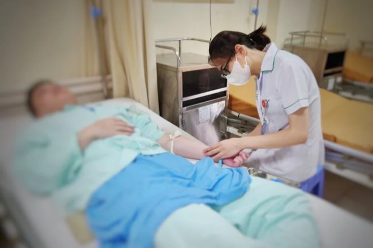 結婚式でのハプニング、新郎が睾丸の怪我で緊急手術