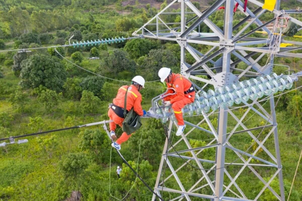今後の電力不足回避、首相がプロジェクト加速を指示