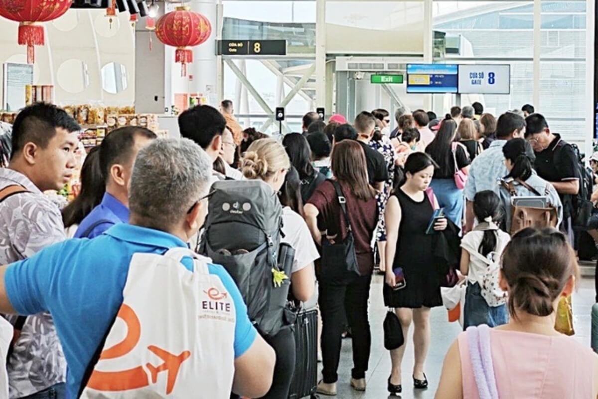 航空運賃の高騰と顧客の困惑、連休に向けた航空市場の現状