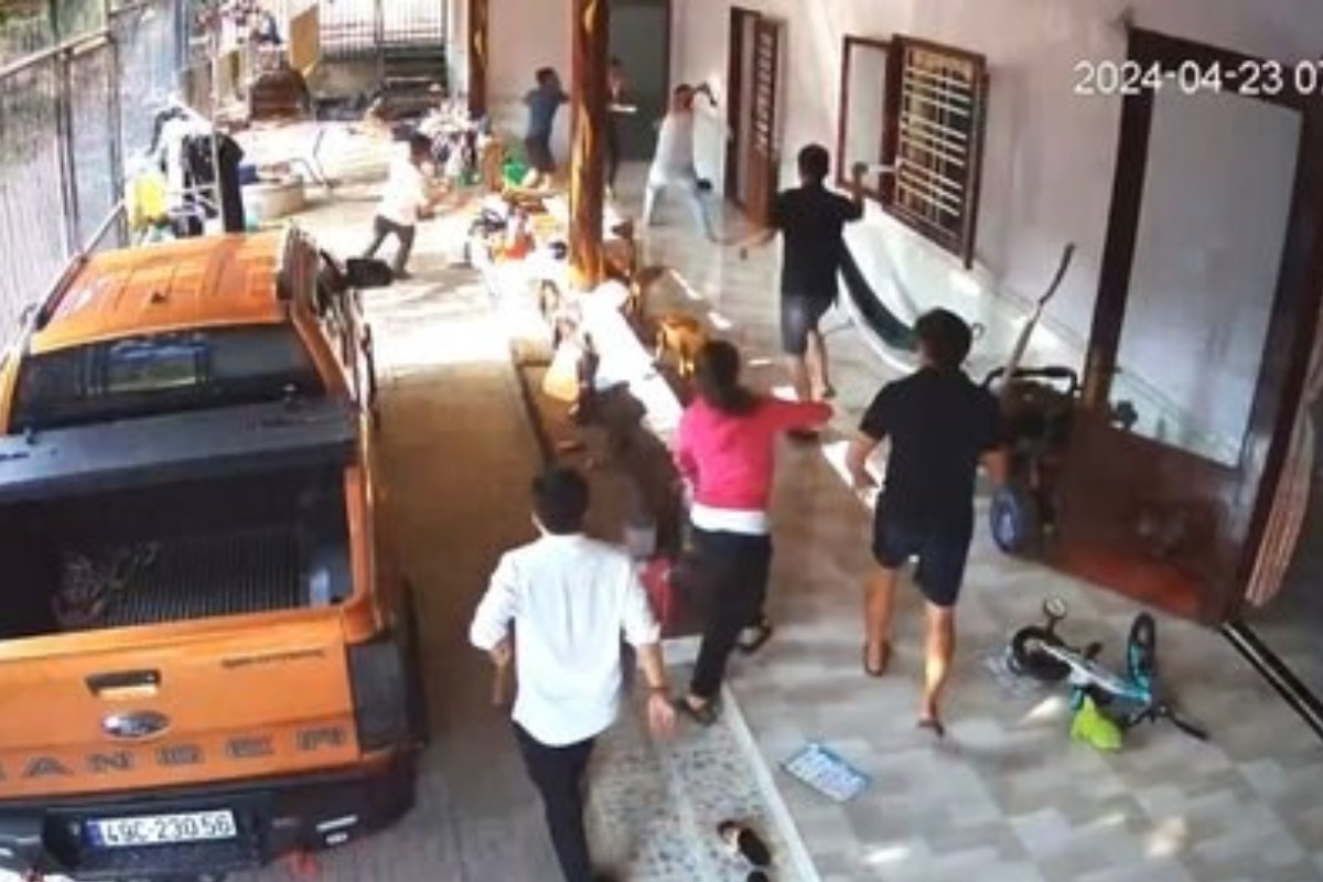 カラオケ店トラブル、自宅で襲撃を受けた2人が重体