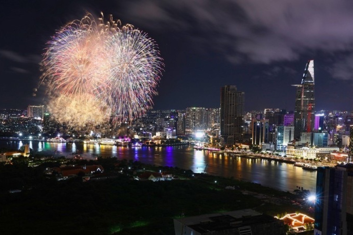 開放記念日の花火、ホーチミンが縮小を発表