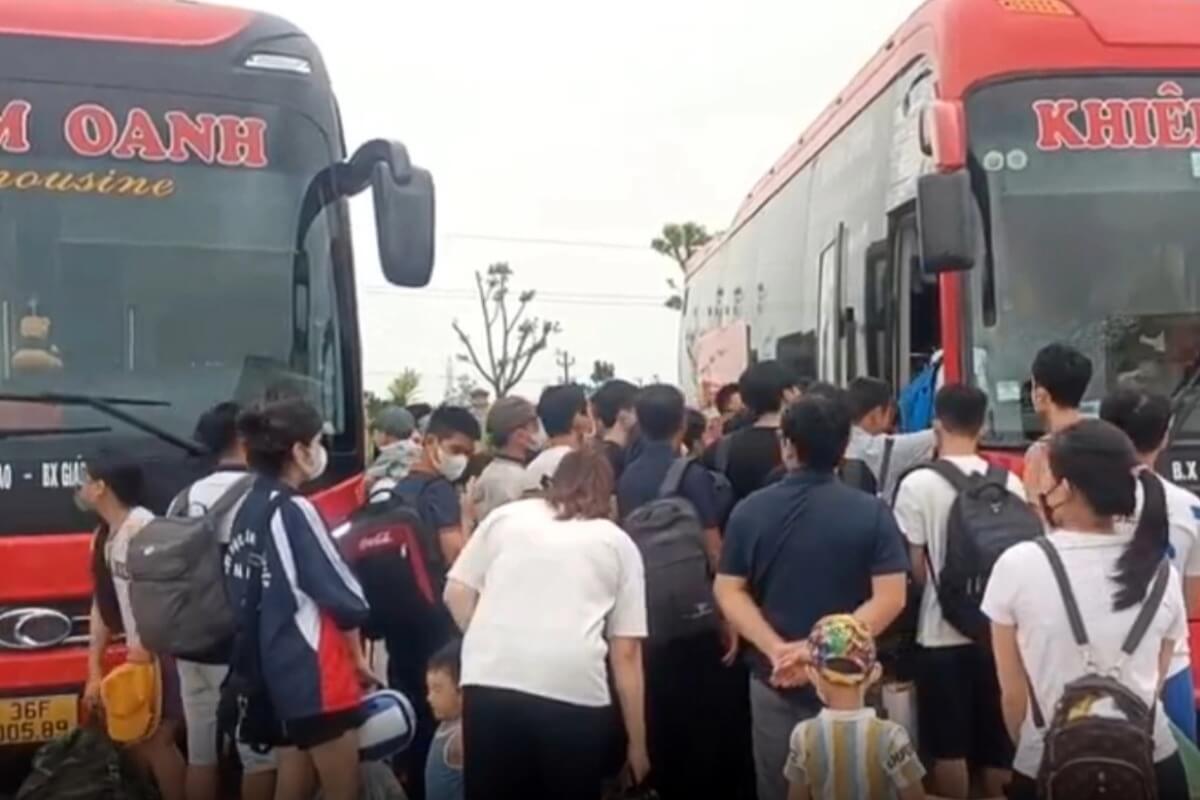 酒気帯びの大型バス運転手、定員31人超過で運行