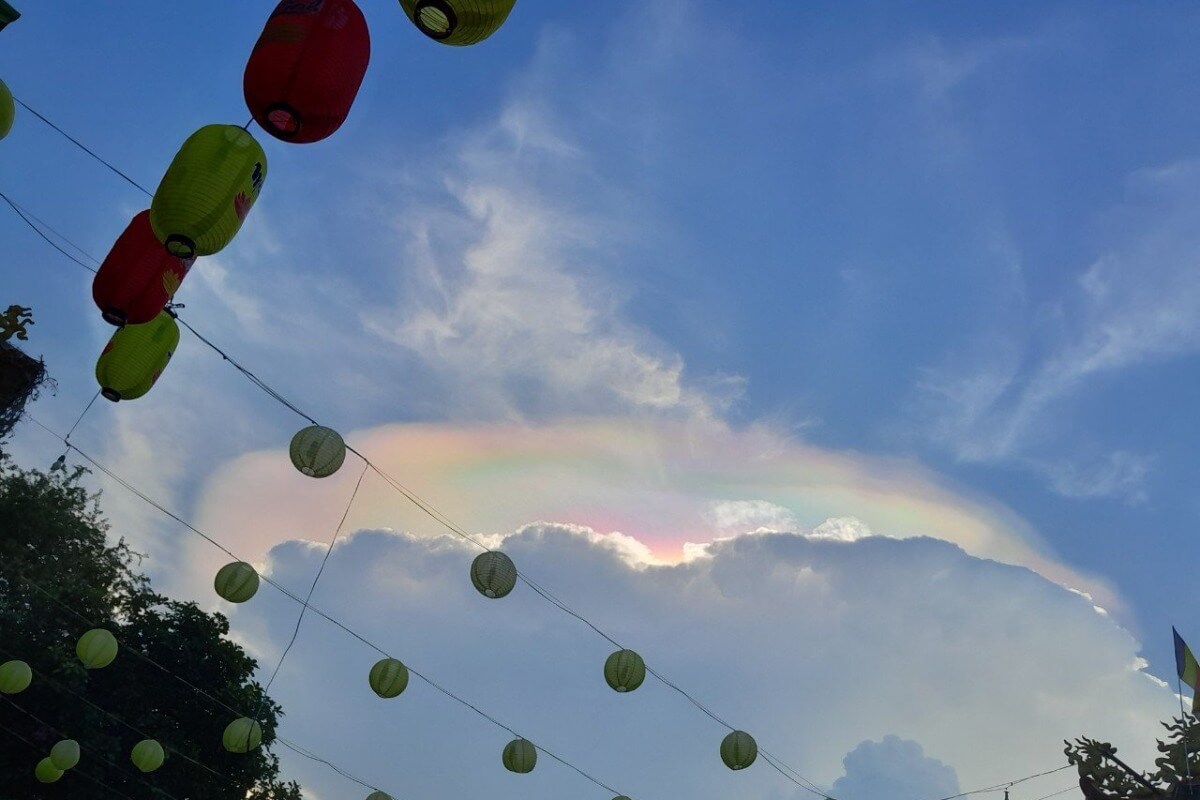 ホーチミン上空に華やかな雲、多くの市民が興奮