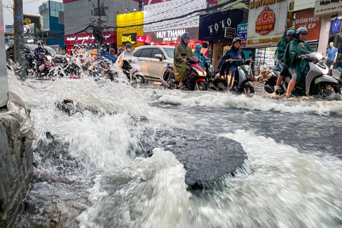 新設の水路システムが豪雨で損壊、ホーチミン市の取り組みに疑問