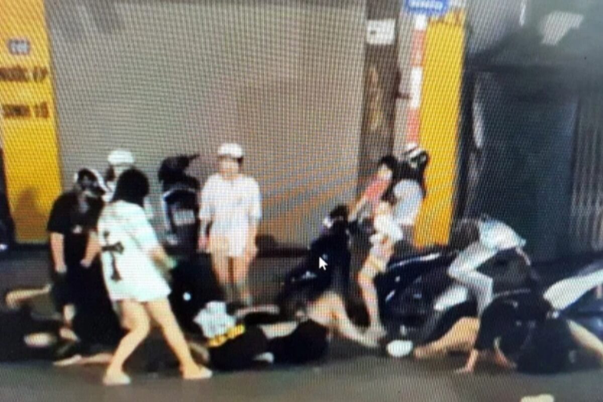 ハノイで少女たちが路上乱闘、原因はSNSでの対立