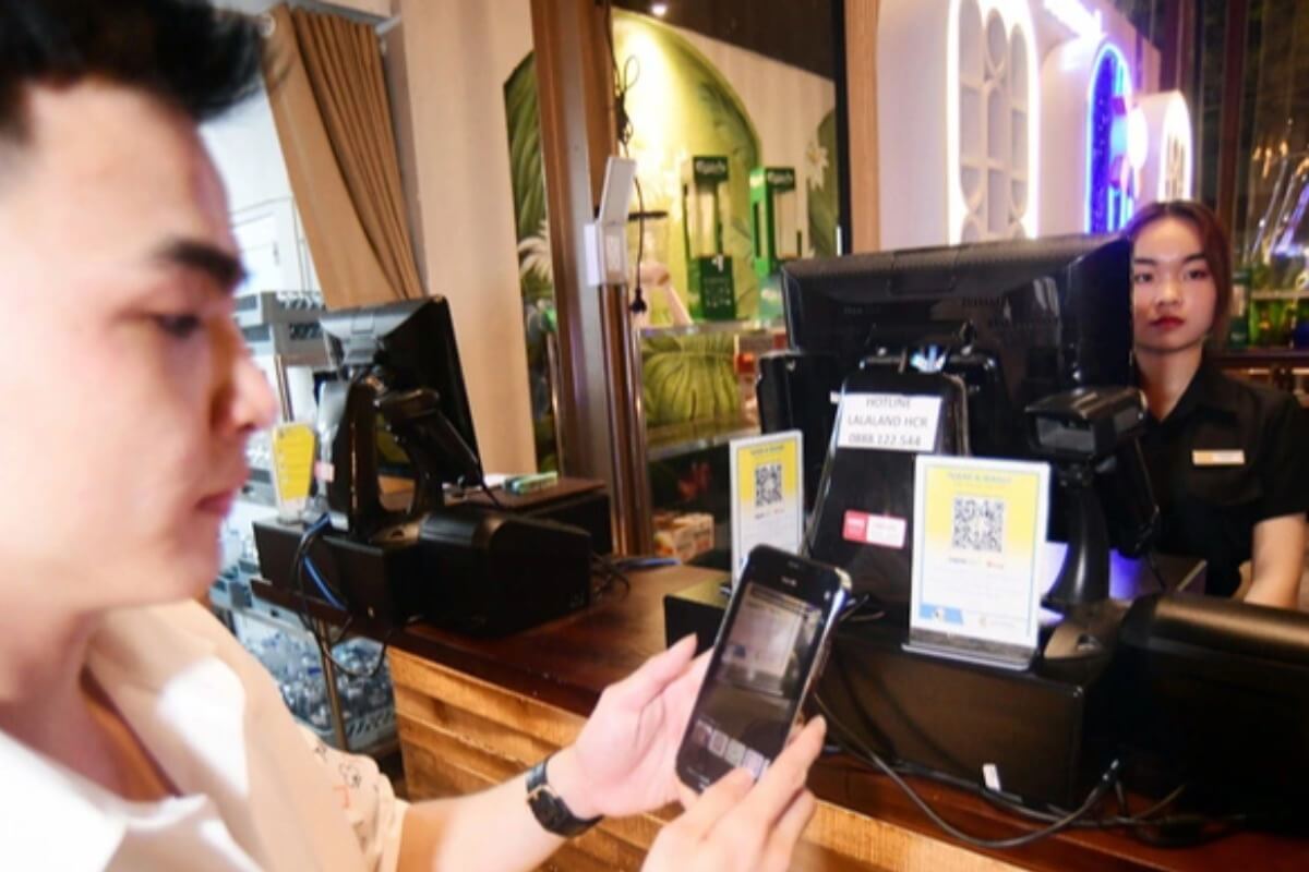 グラブが電子ウォレットMoca停止、MoMoが市場を席巻か
