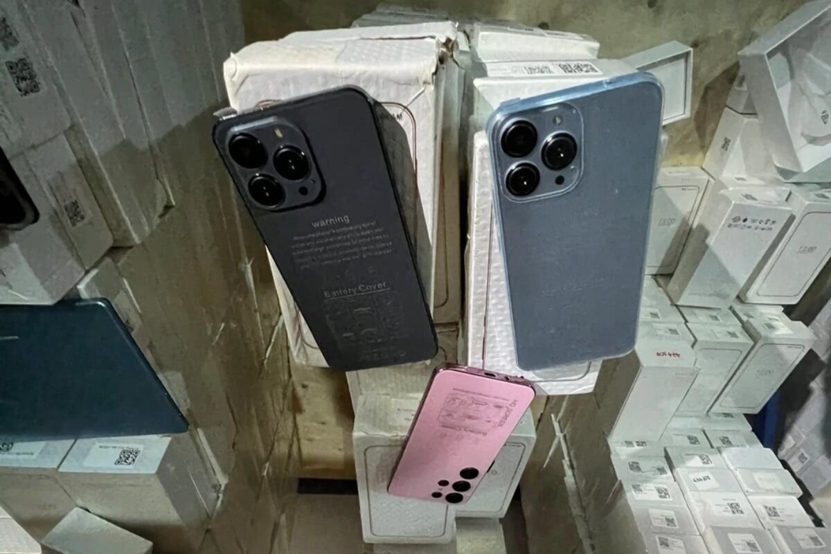 TikTokショップの倉庫、密輸疑いのiPhoneなど数千点摘発