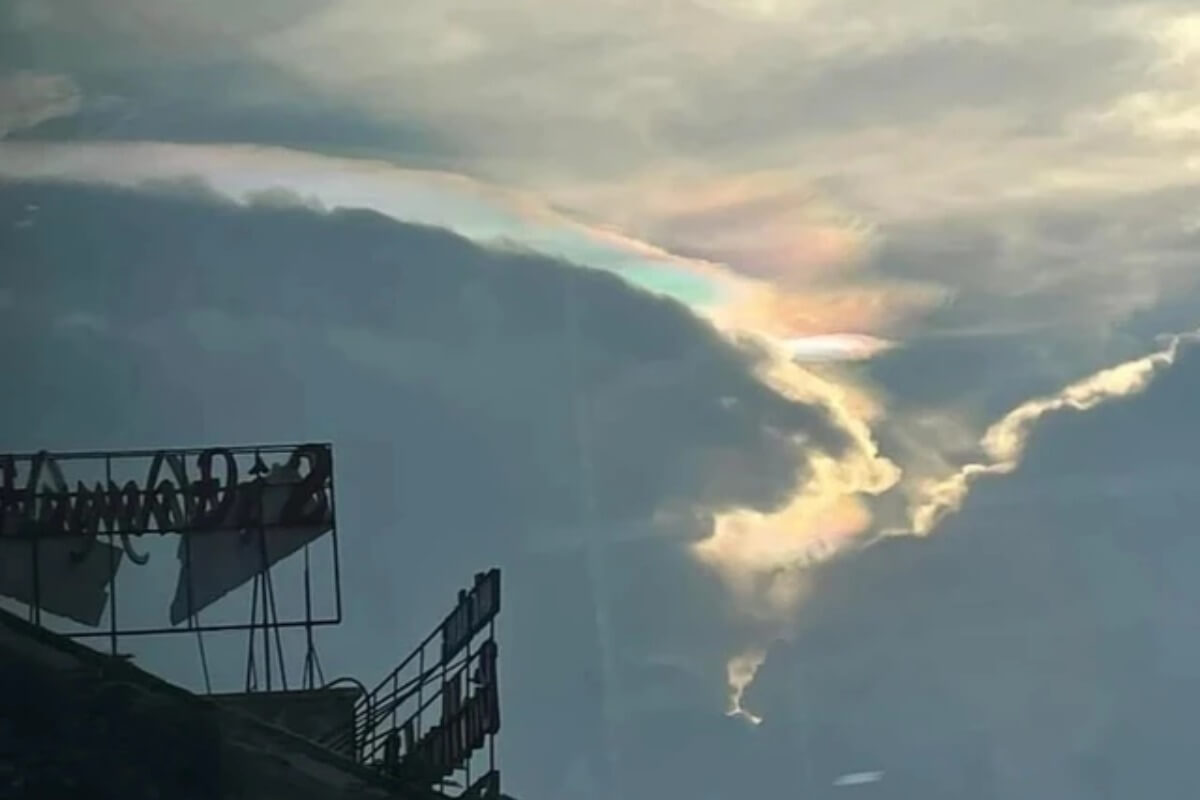 ハノイ上空に現れた五色雲、専門家の見解は?