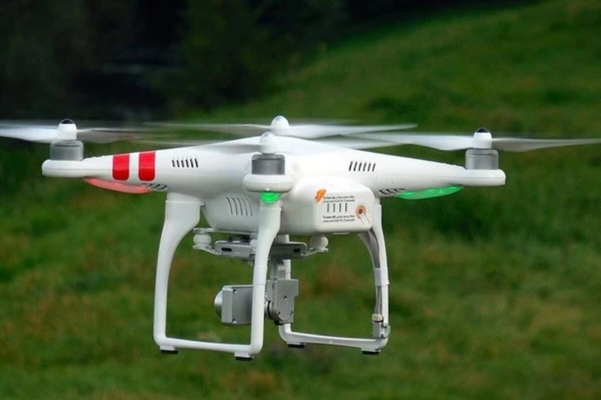 タンソンニャットでレーザー照射が多発、違法なドローン飛行も