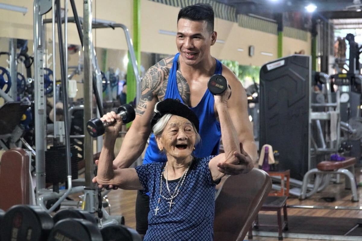 元気なおばあちゃん、96歳でジムに通うベトナム人