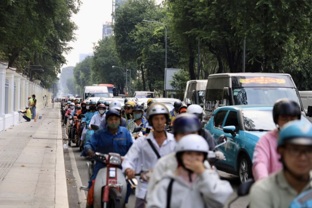 赤信号時の右折禁止は渋滞の原因、ホーチミンが見直しを検討