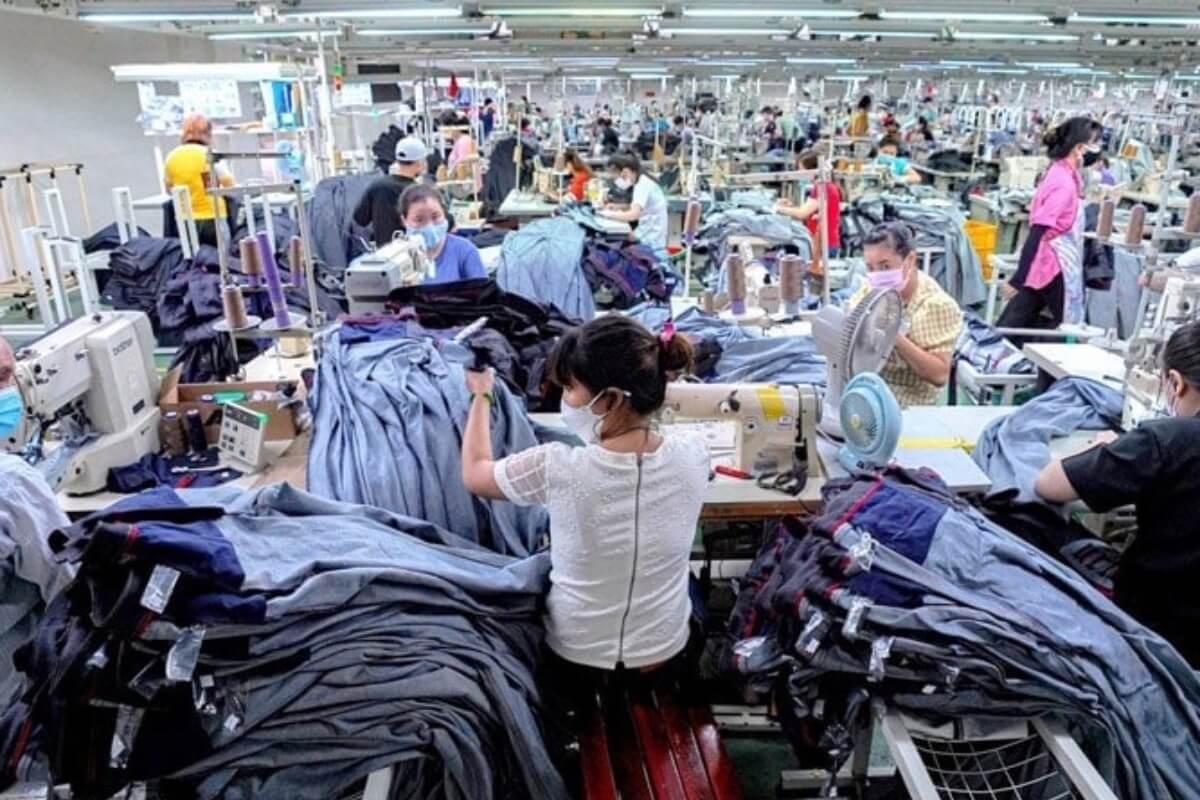 労働市場の現状と課題、平均月収上昇も技能人材が不足