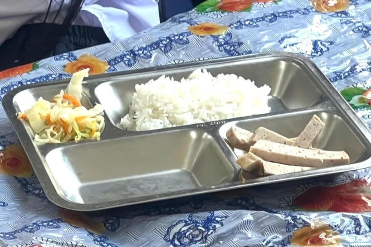 給食が粗末すぎる、ダナンの小学校がSNSで炎上