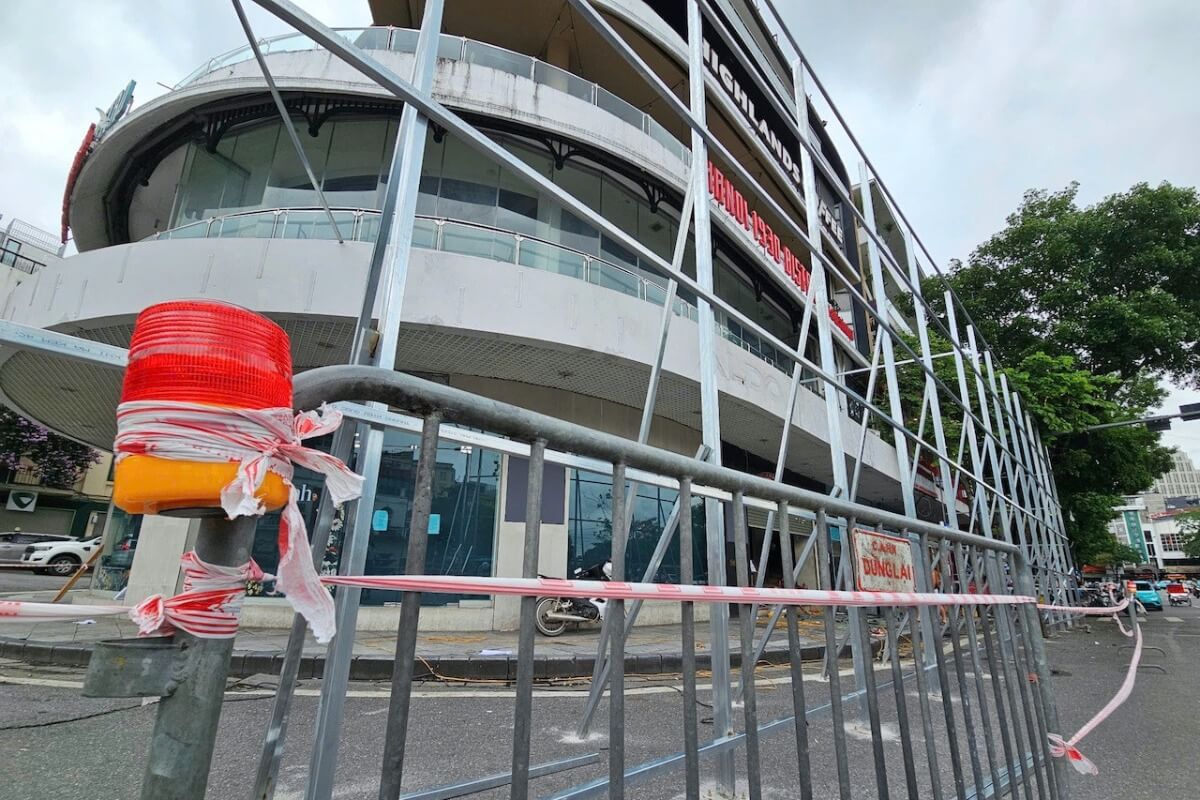 ハノイ旧市街のサメの顎ビル、25日に解体を開始