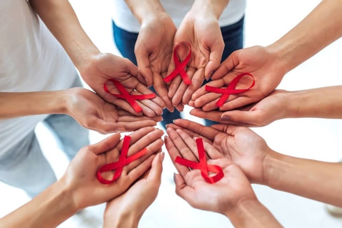 男性は避妊具の着用徹底を、8割超が性的接触で新規HIV感染
