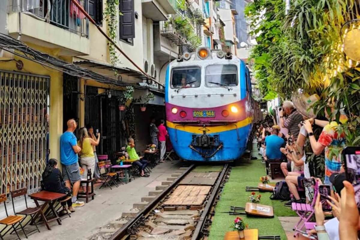 ハノイ旧市街の再開発、鉄道カフェ通りの列車運行停止案