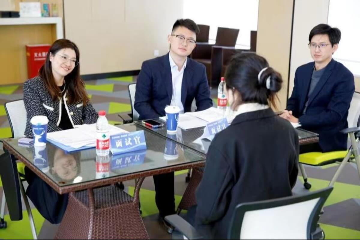 中国語人材の需要が急増、日本語人材の2倍・給与面も高待遇