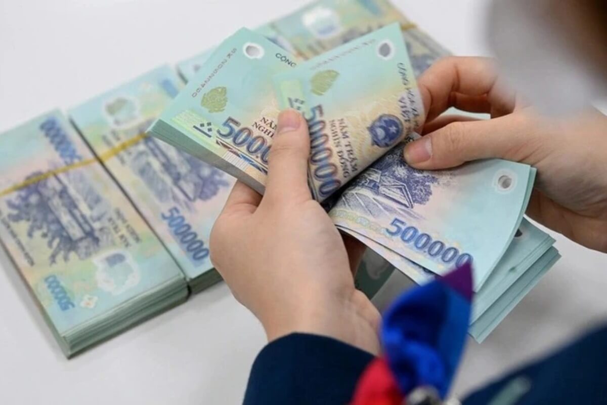 基本給や年金の引き上げ、首相が3月中の提案を指示