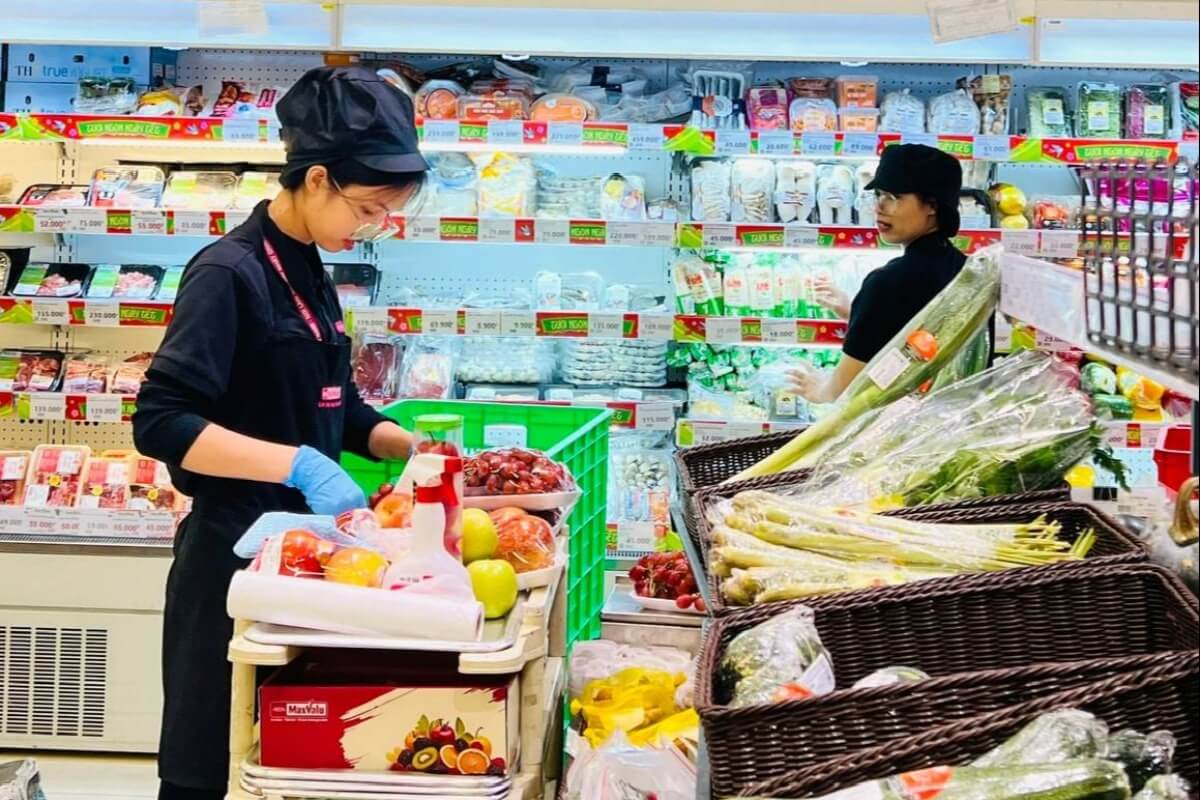 テトに帰省せず働く学生が増加、4倍近くの賃金が背景