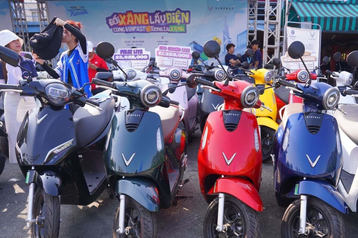 ベトナムで電動バイク購入が急増、燃料高騰と規制見通しが追い風