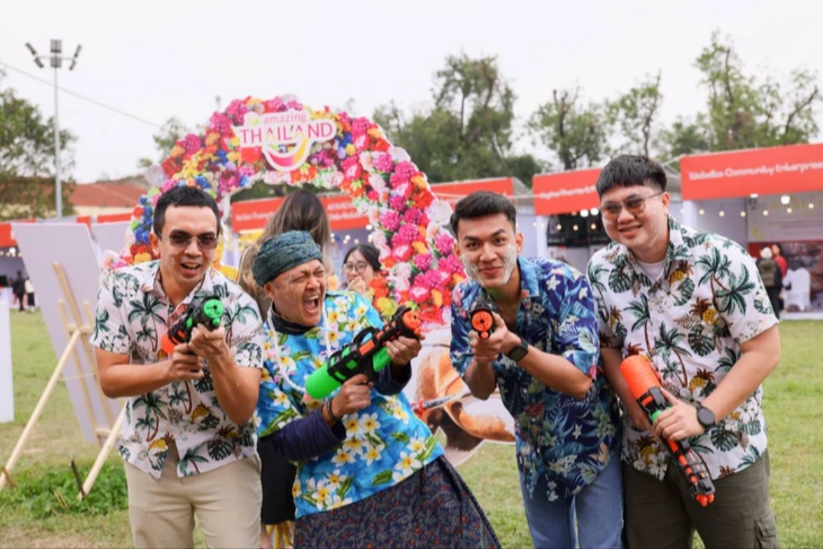 ハノイで水かけ祭り、タイとの友好50周年イベント