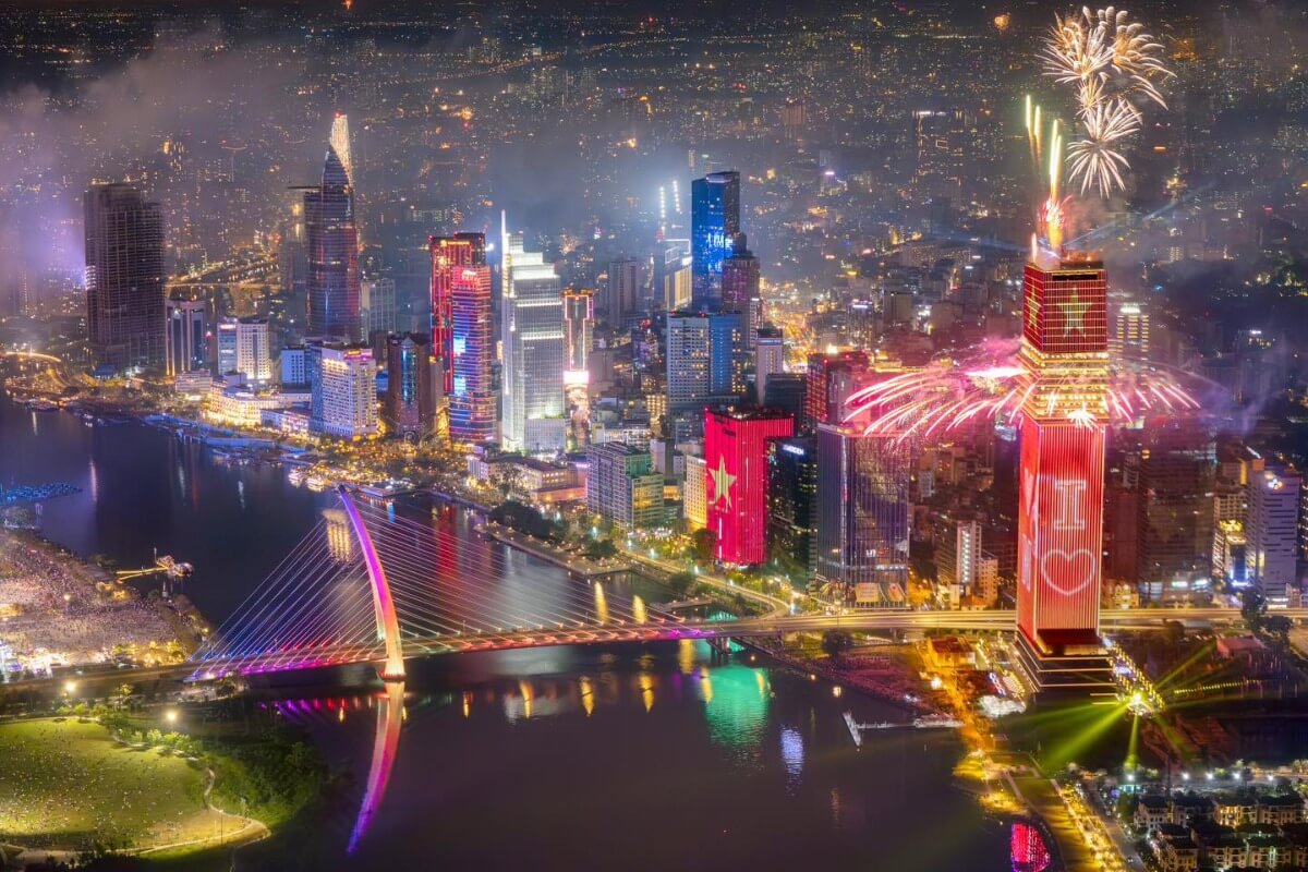 ホーチミン市、4月30日に記念花火を実施
