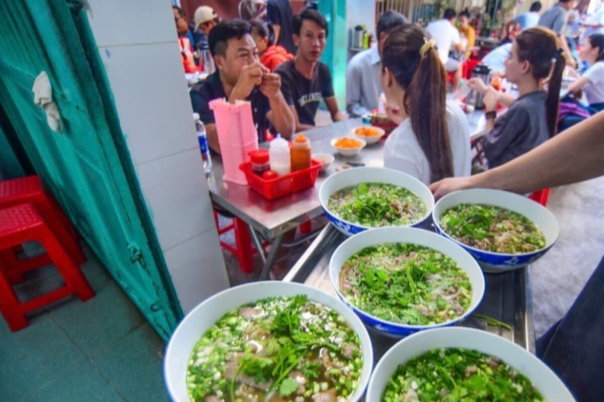 ベトナムで外食費じわり上昇、朝昼夕で高価格帯シフト鮮明