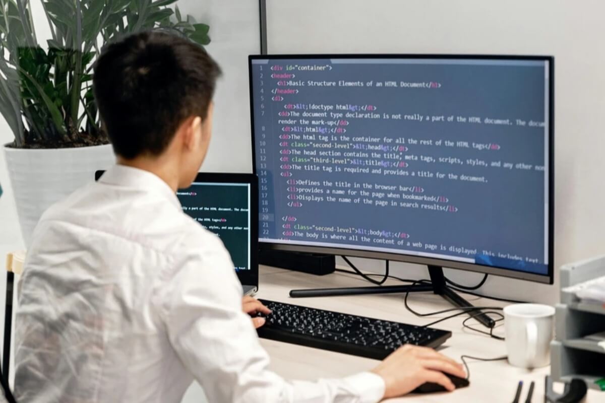 プログラマー就職難の現実、AI時代で新人採用激減
