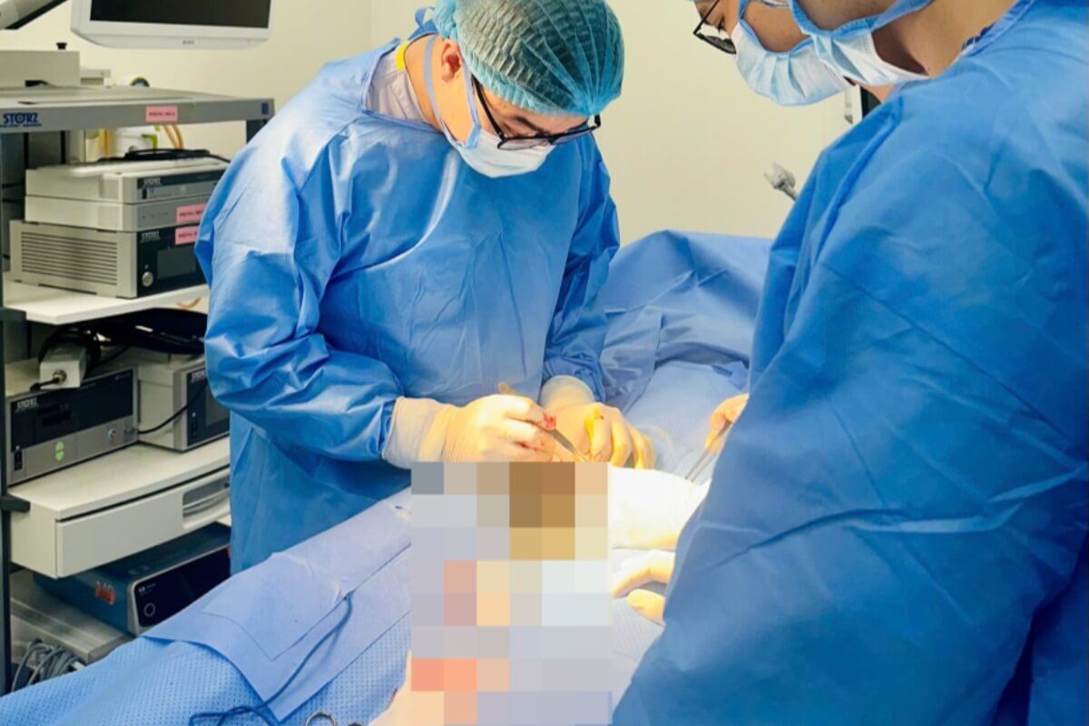 理容師が包茎手術で壊死、21歳男性が緊急手術に