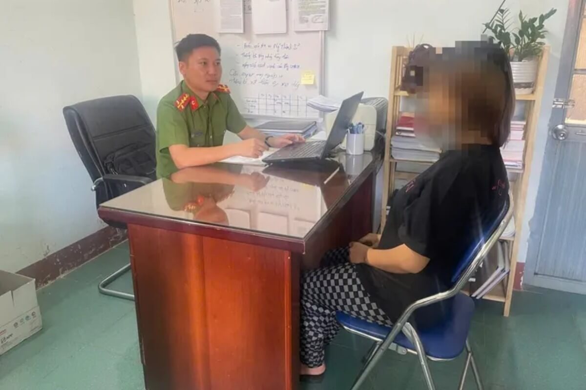 15歳少女がトイレで出産、新生児遺棄事件に衝撃広がる