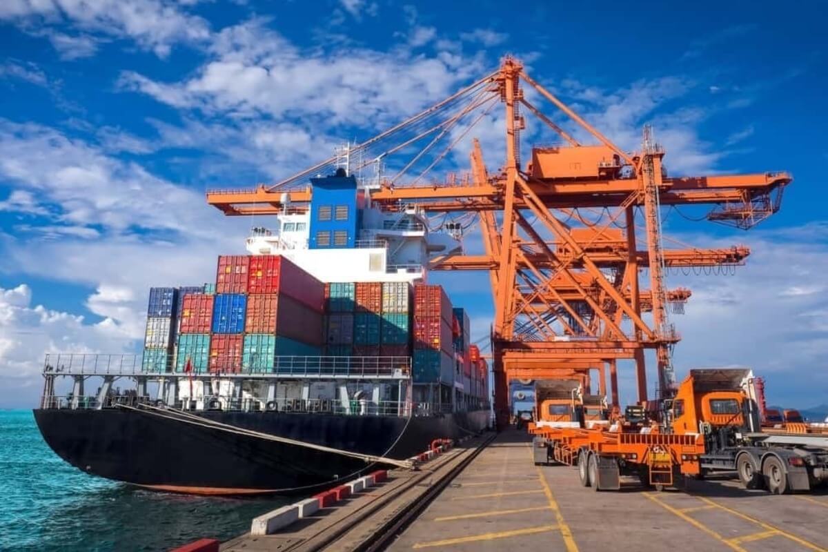 輸出入3460億ドル突破も影、関税減収リスクが浮上