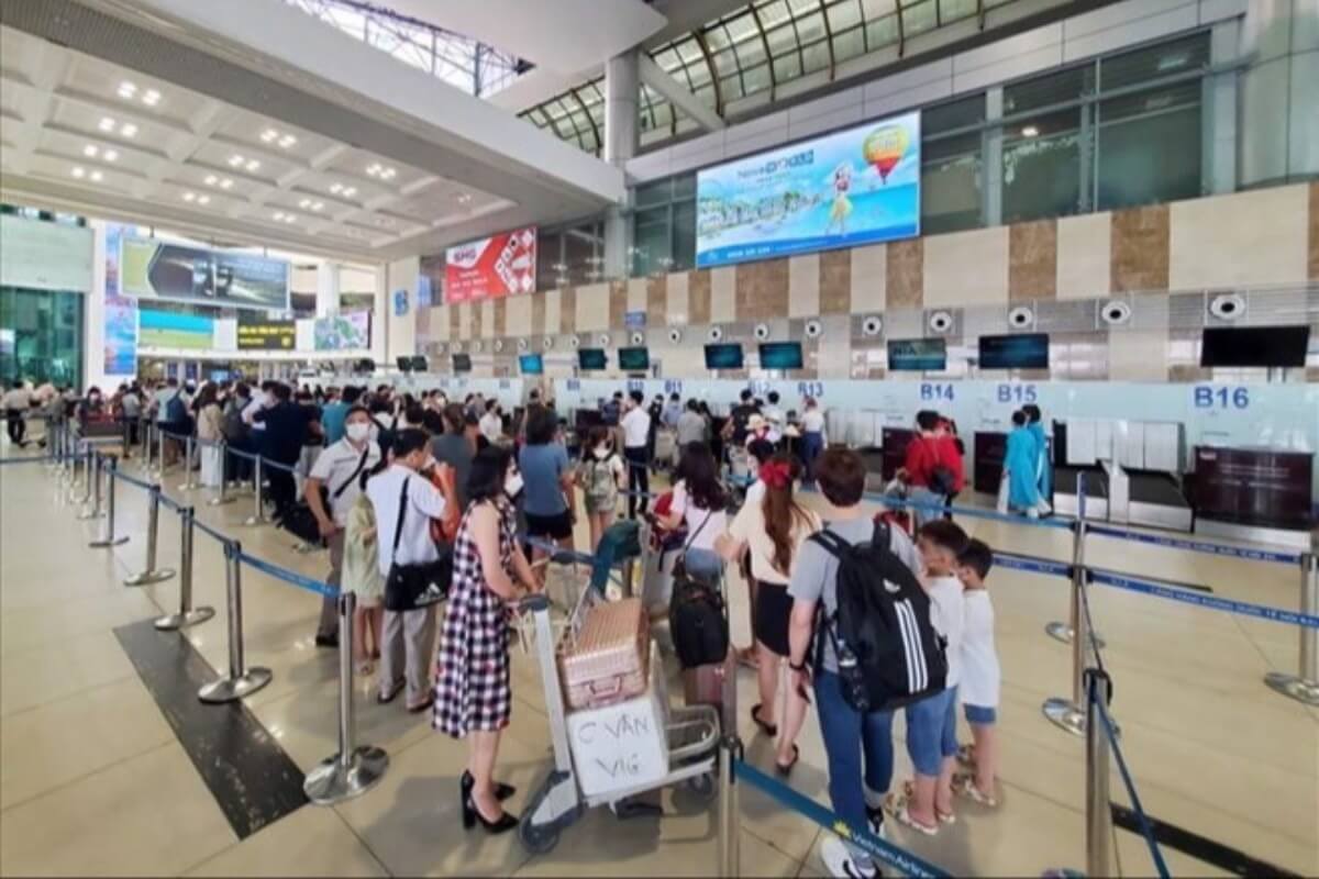 出発直前で欠航続出、燃料高騰が直撃する航空業界の混乱